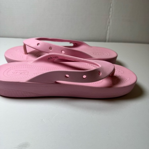 Crocs Classic Platform Flip Flops - Picture 9 of 10